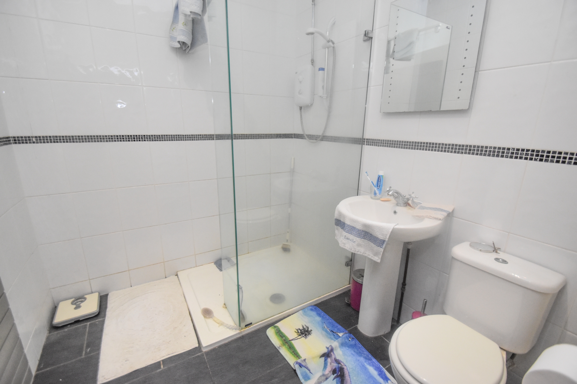 flat shower room