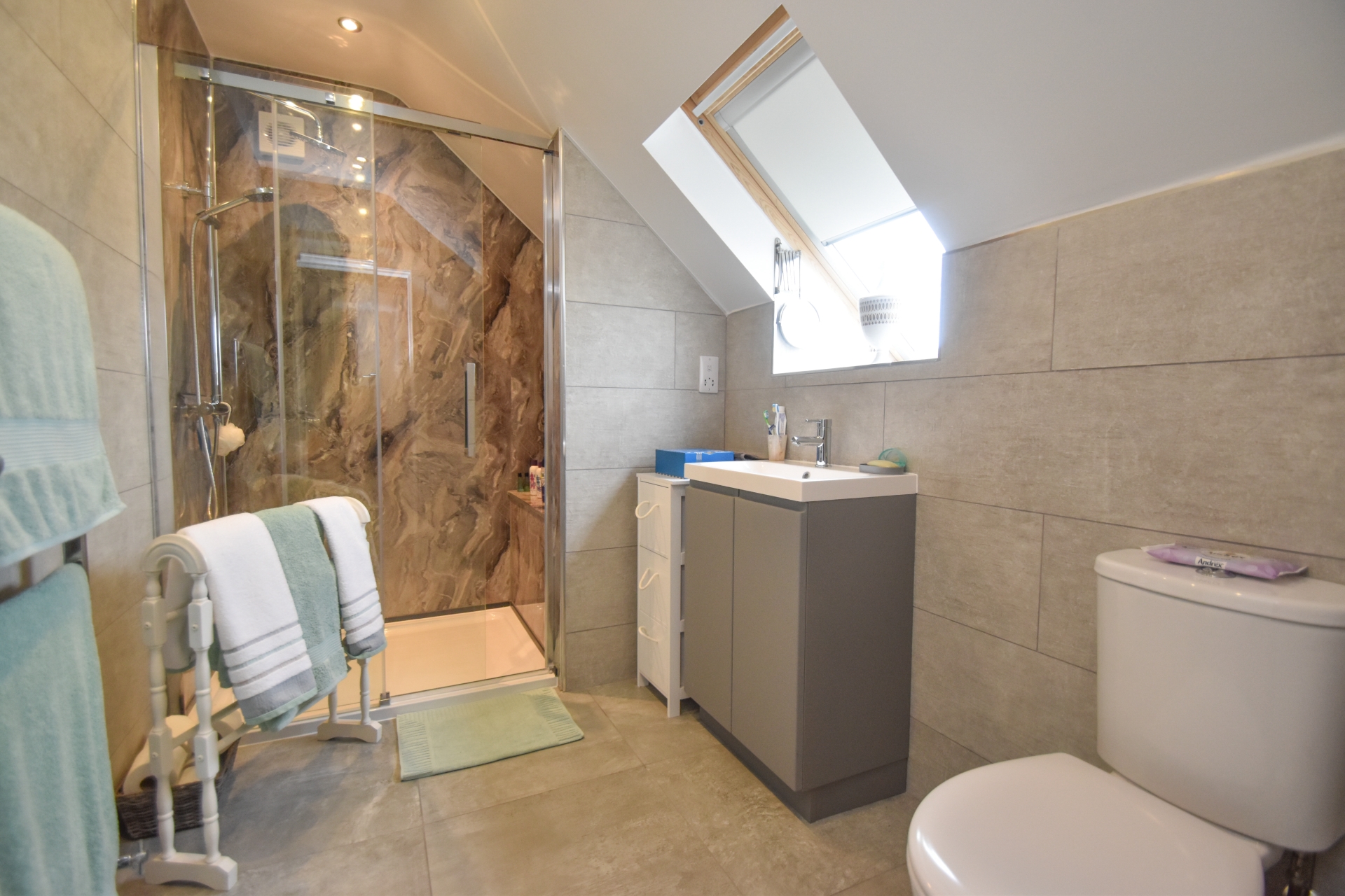 en-suite shower room