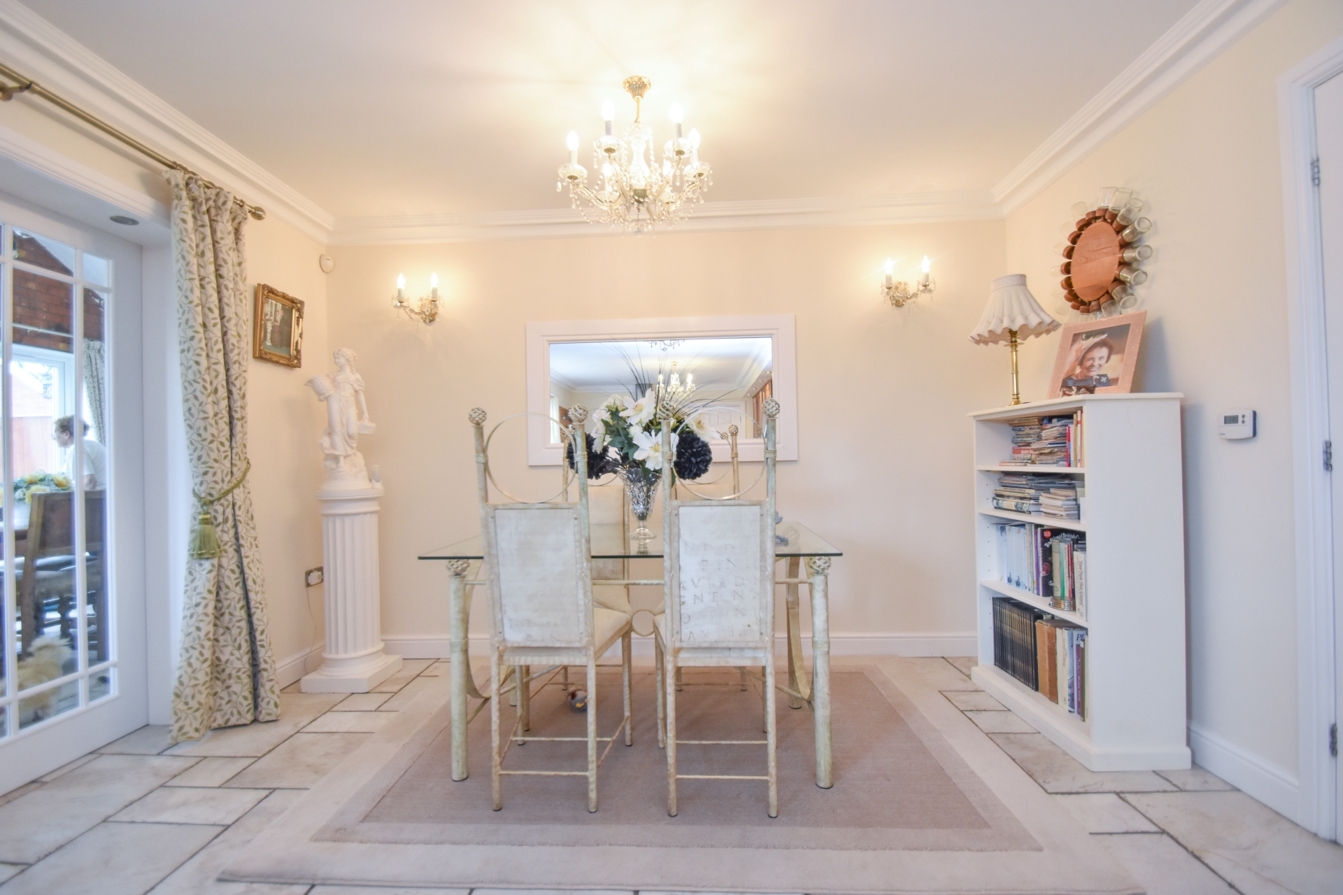 dining area of kitchen