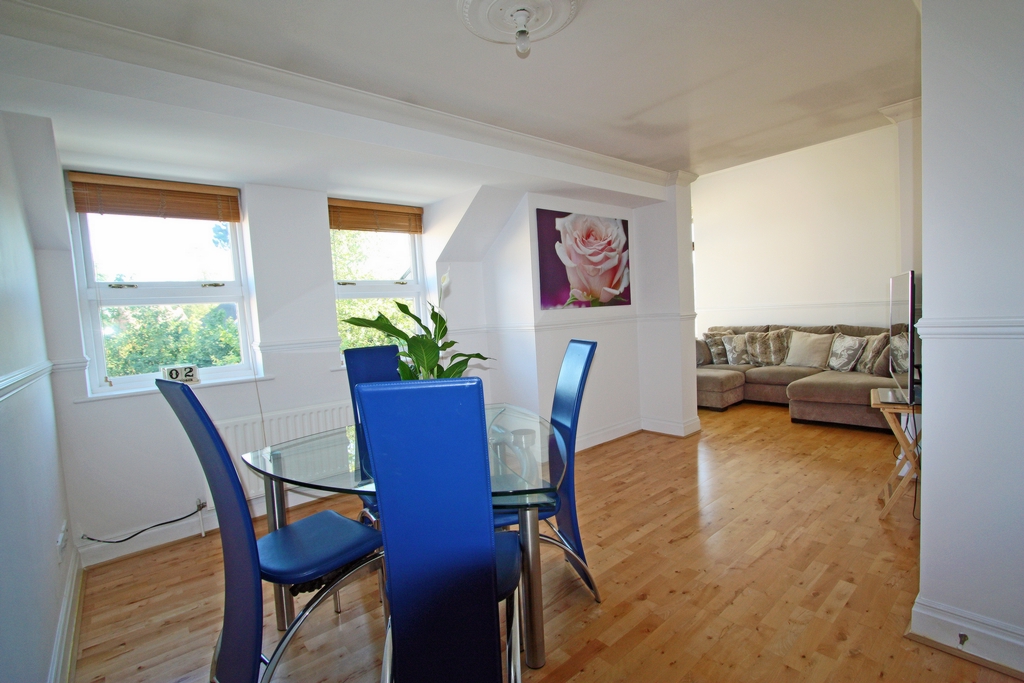 Property For Sale Old Bexley Lane, Bexley, DA5 2 Bedroom Flat through