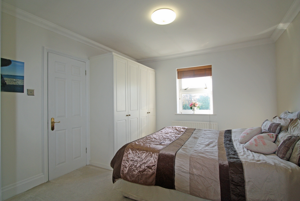 Property For Sale Old Bexley Lane, Bexley, DA5 2 Bedroom Flat through