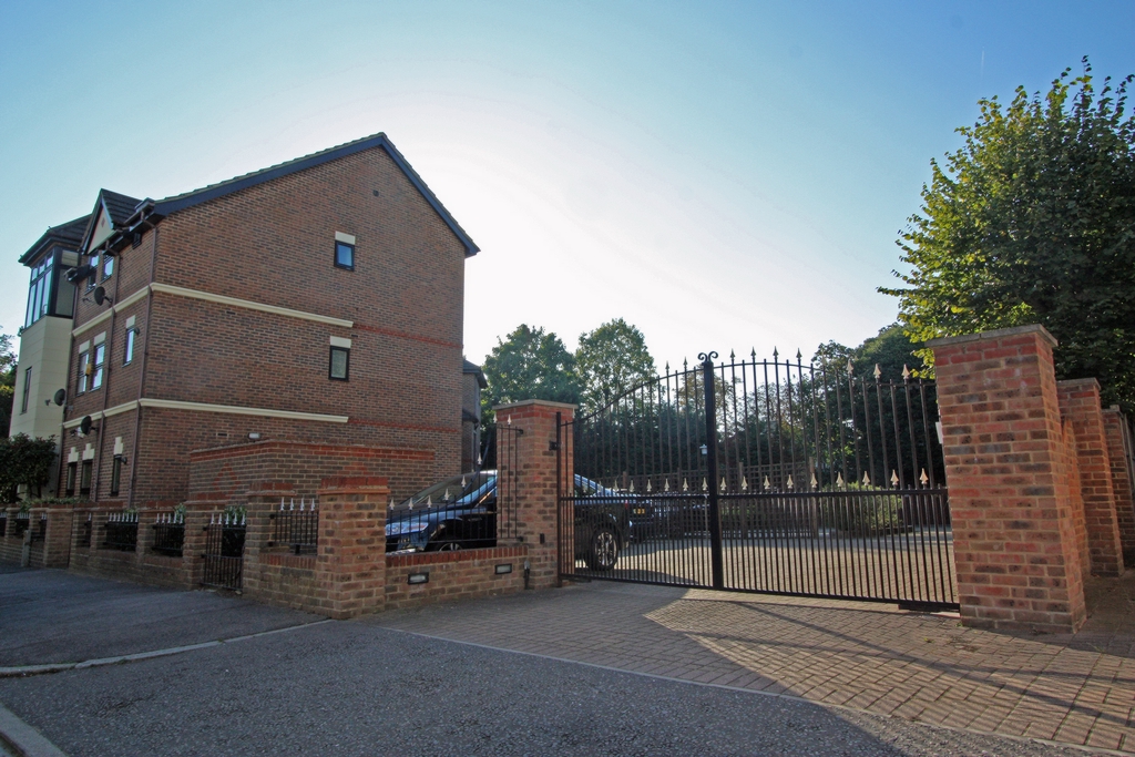 Property For Sale Old Bexley Lane, Bexley, DA5 2 Bedroom Flat through