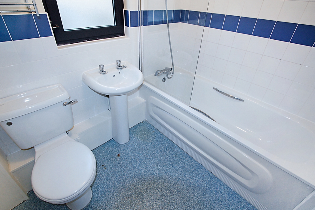 Property For Sale West Street, Erith, DA8 2 Bedroom Apartment through Ashton Reeves