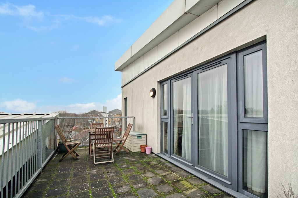Property For Sale West Street, Erith, DA8 2 Bedroom Apartment through Ashton Reeves