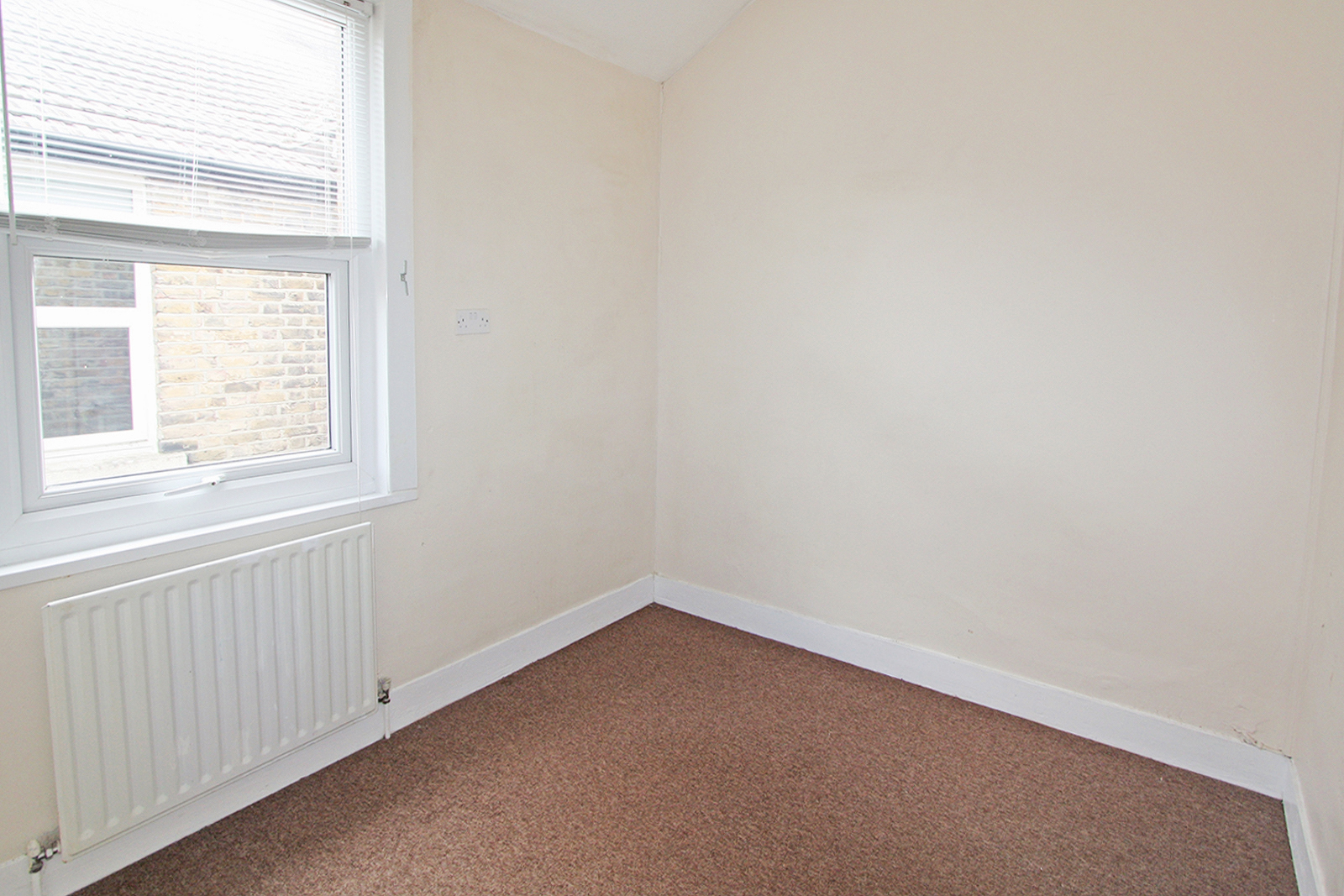 Property For Sale Riverdale Road, Erith, DA8 2 Bedroom Flat through