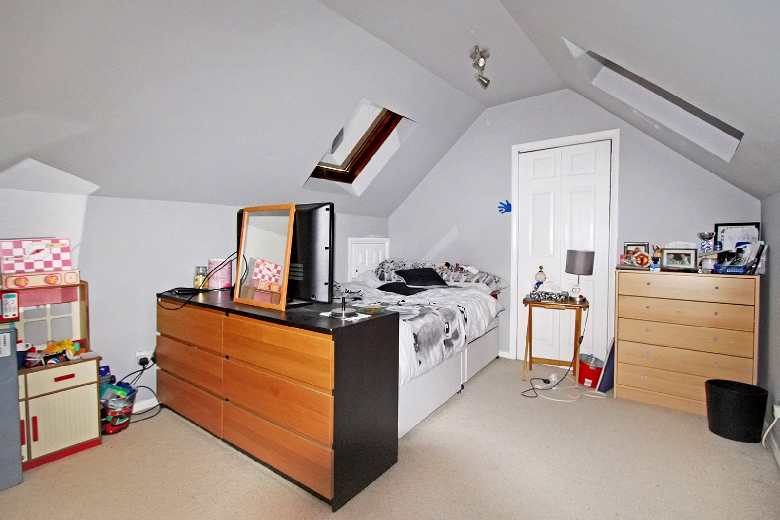 Property For Sale Newbery Road, Erith, DA8 3 Bedroom