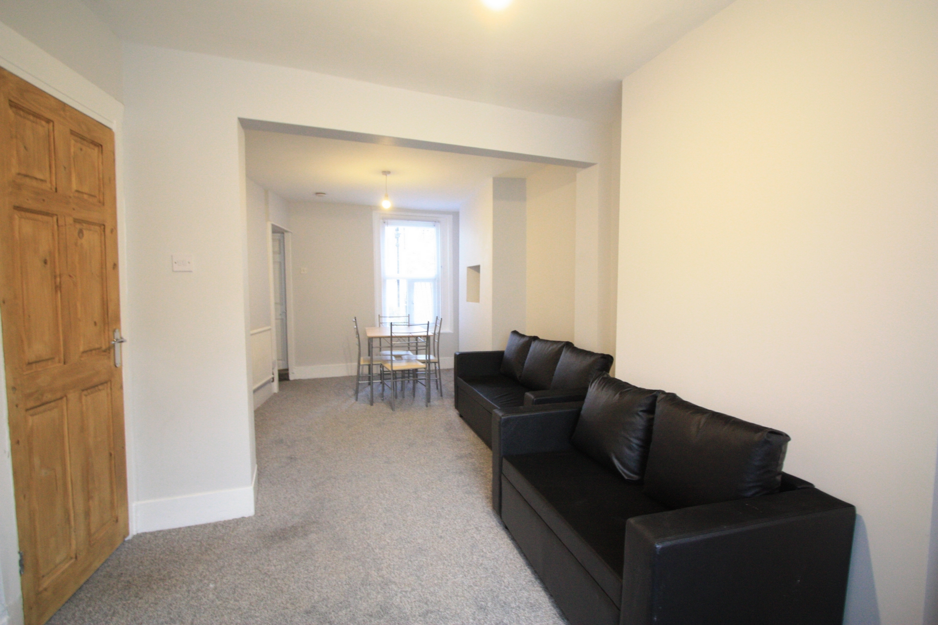 Lounge/Dining Area