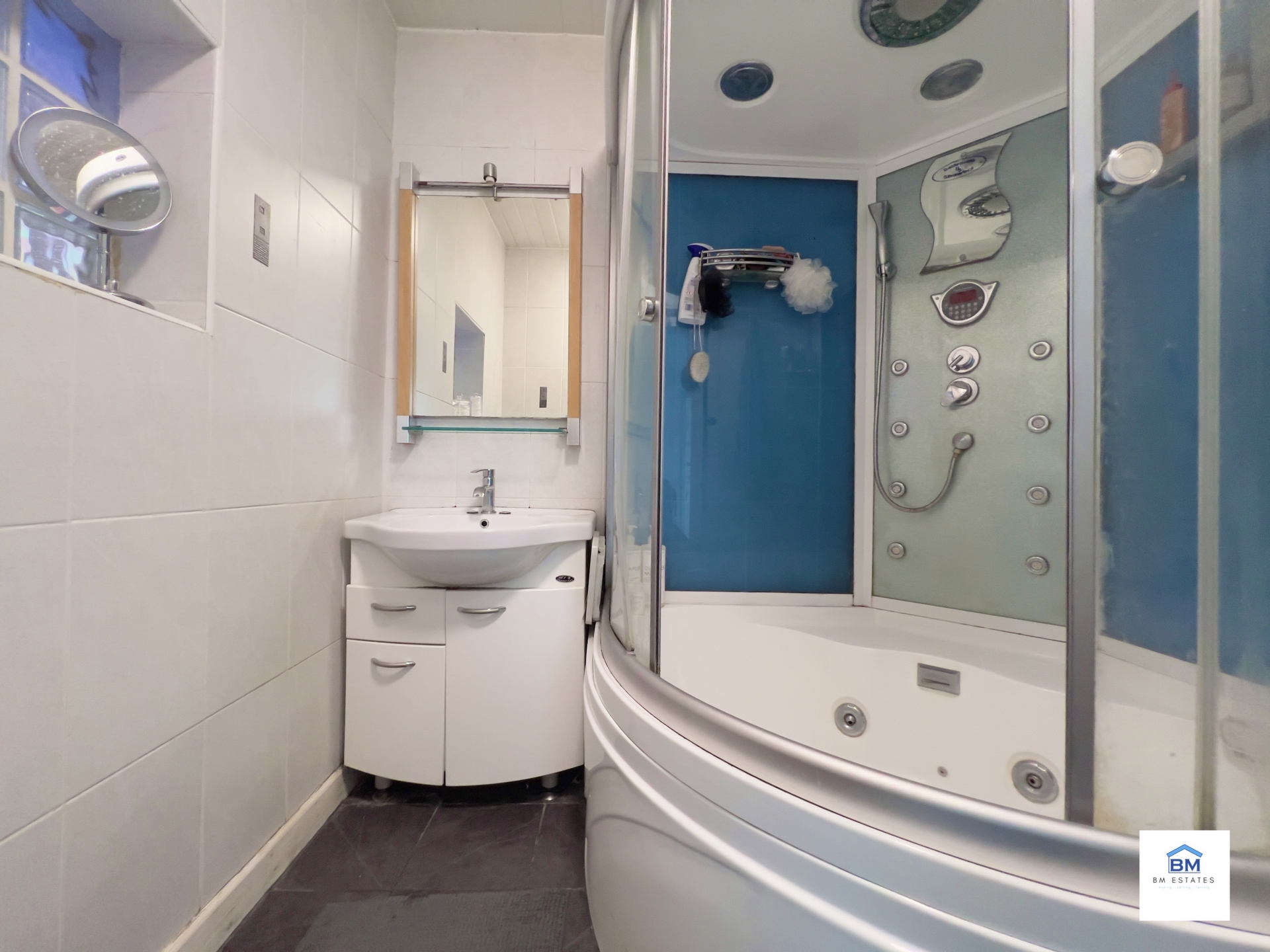 Family Bathroom 2