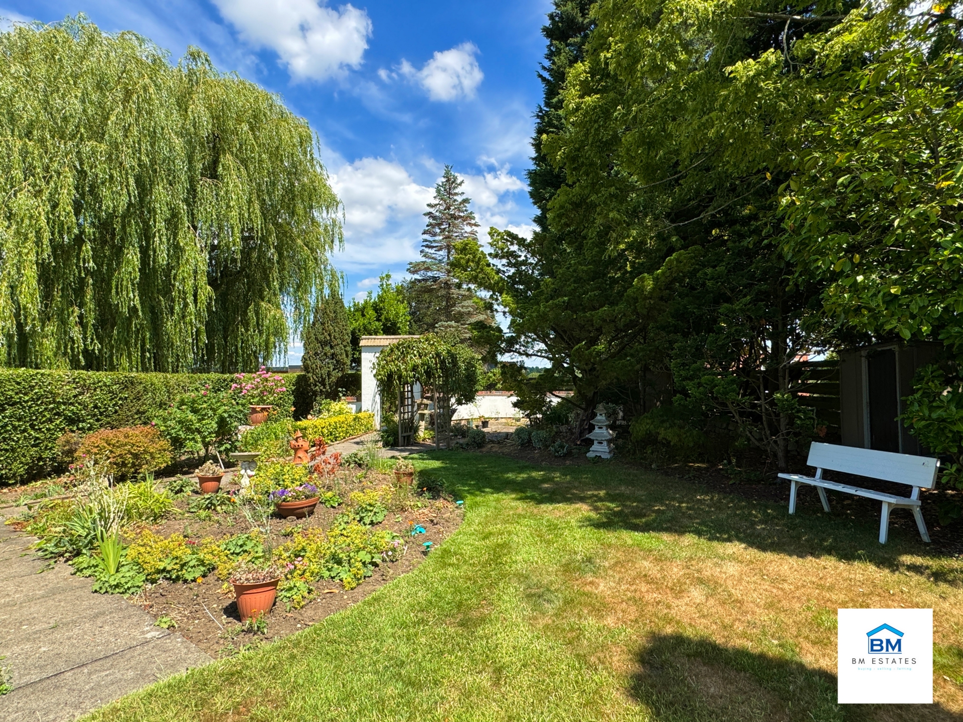 Rear aspect of garden