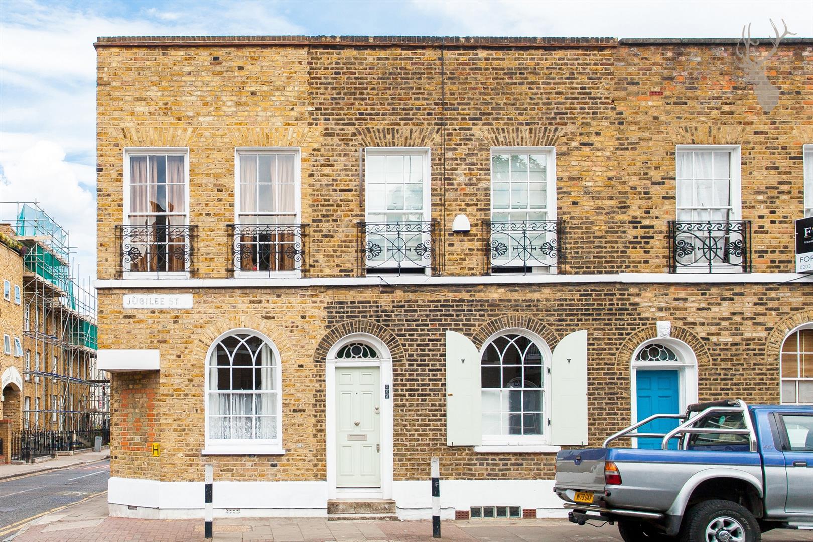 Similar Property: House - Detached in Whitechapel