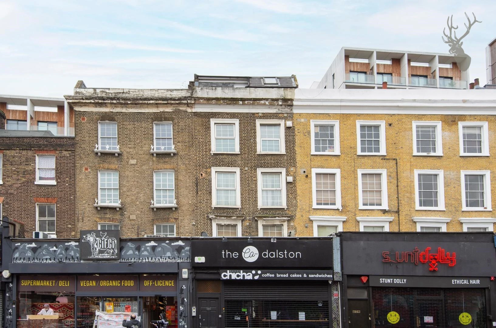 586 Kingsland Road E8 EXTERIOR.jpg