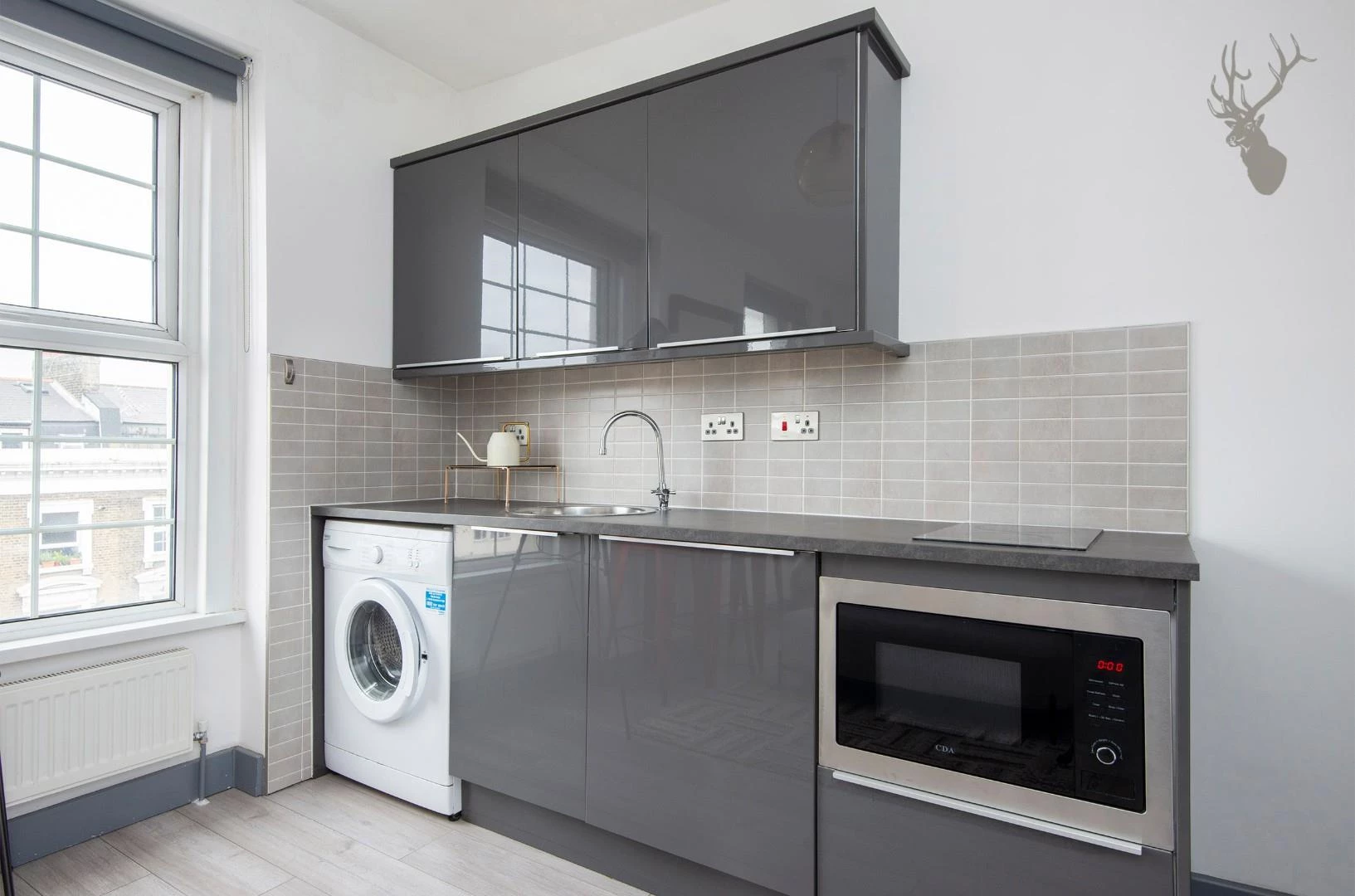 Flat 6, 586 Kingsland Road E8 LIVING AREA img 2.jp