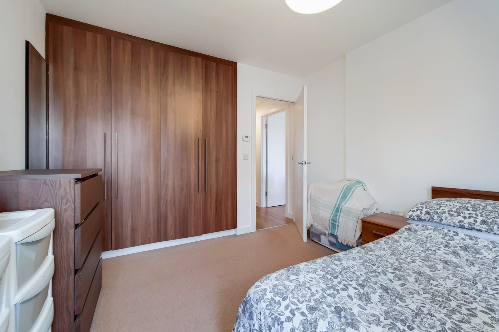 Property To Rent 29 Square, Canary Wharf, E14 1 Bedroom Flat