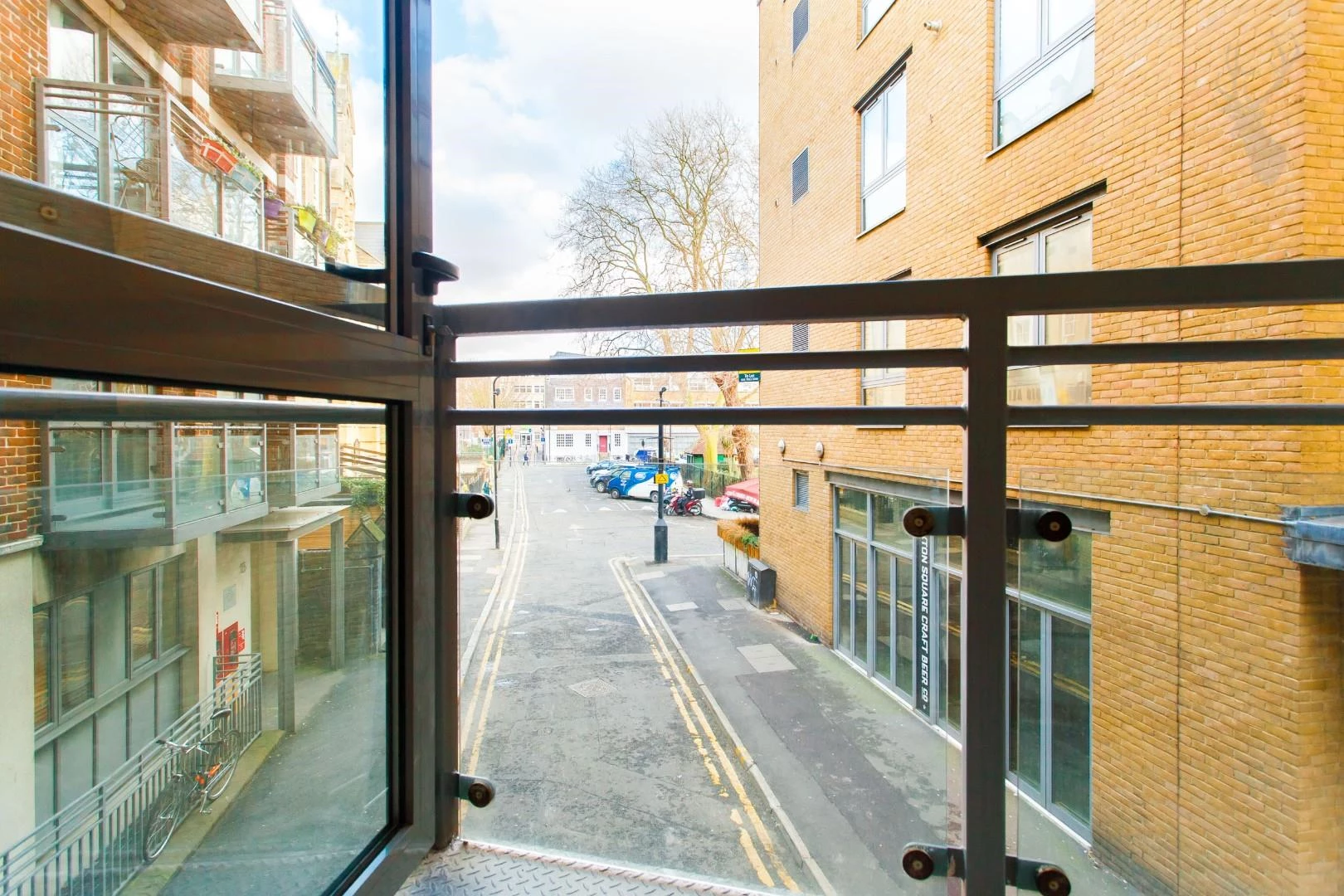 Flat 10, 15 Hoxton Square (6).jpg
