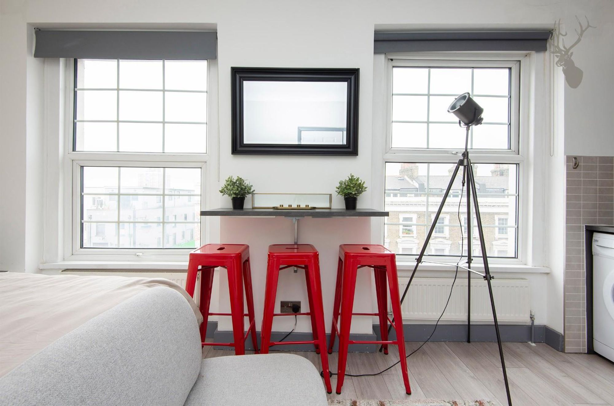 Flat 6, 586 Kingsland Road E8 LIVING AREA img 6.jpg