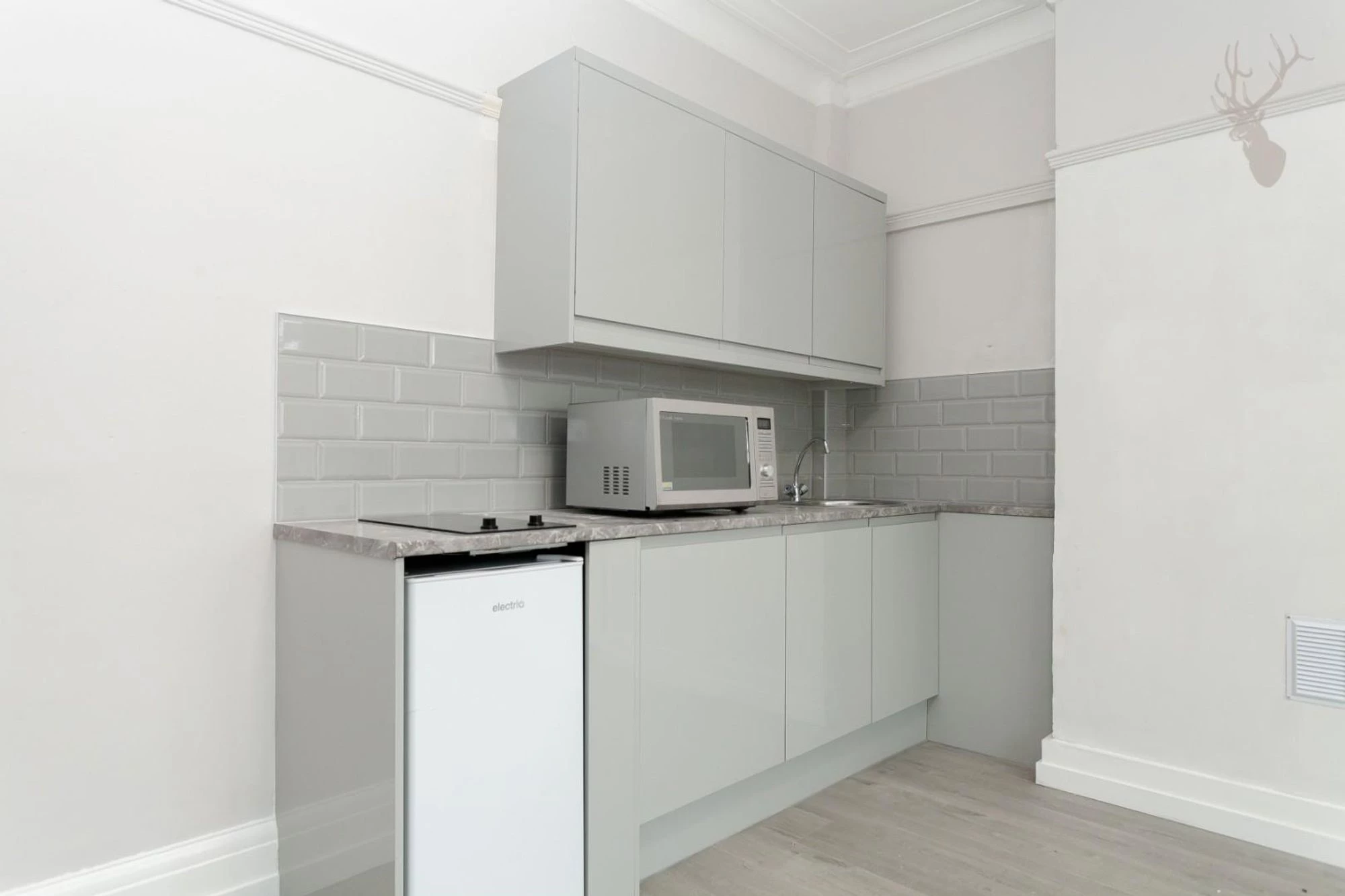 Hillside Crescent (10).jpg