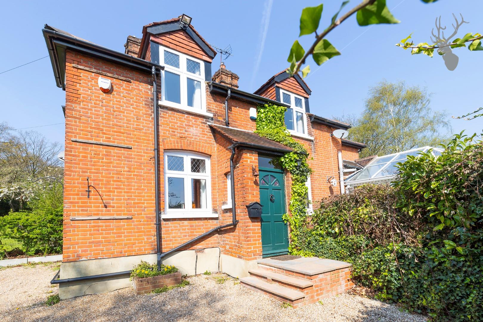 Property For Sale Coppice Row, Theydon Bois, CM16 3 Bedroom House