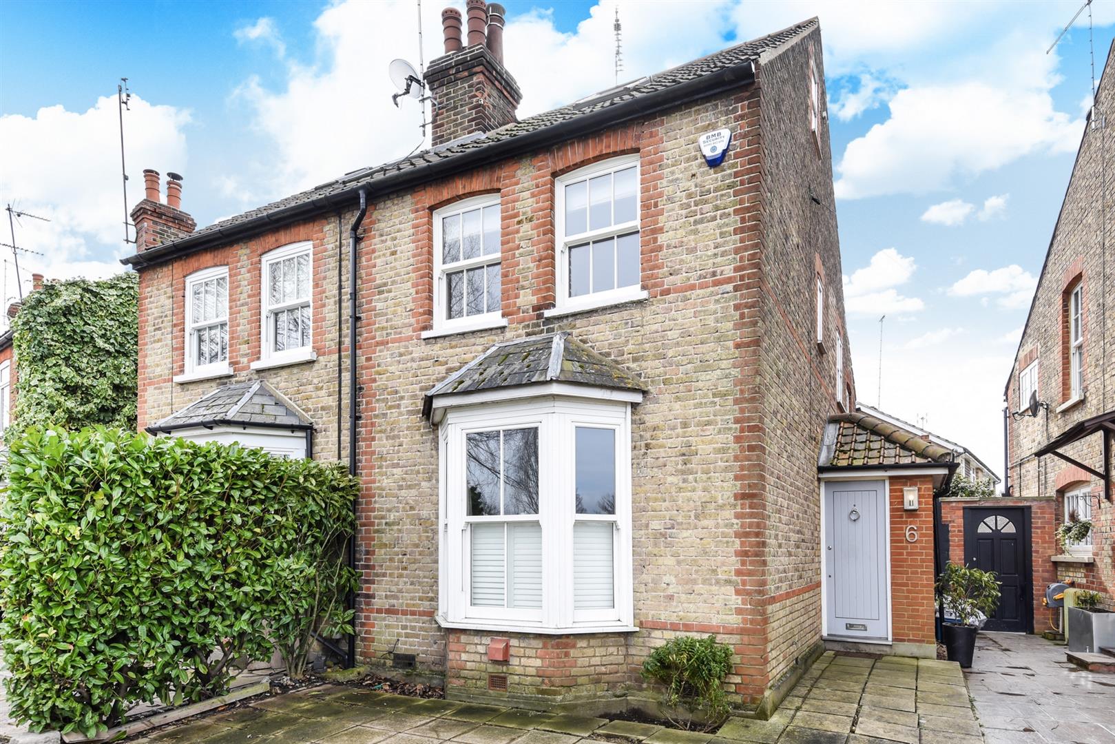 Property To Rent The Green, Theydon Bois, CM16 3 Bedroom House Semi