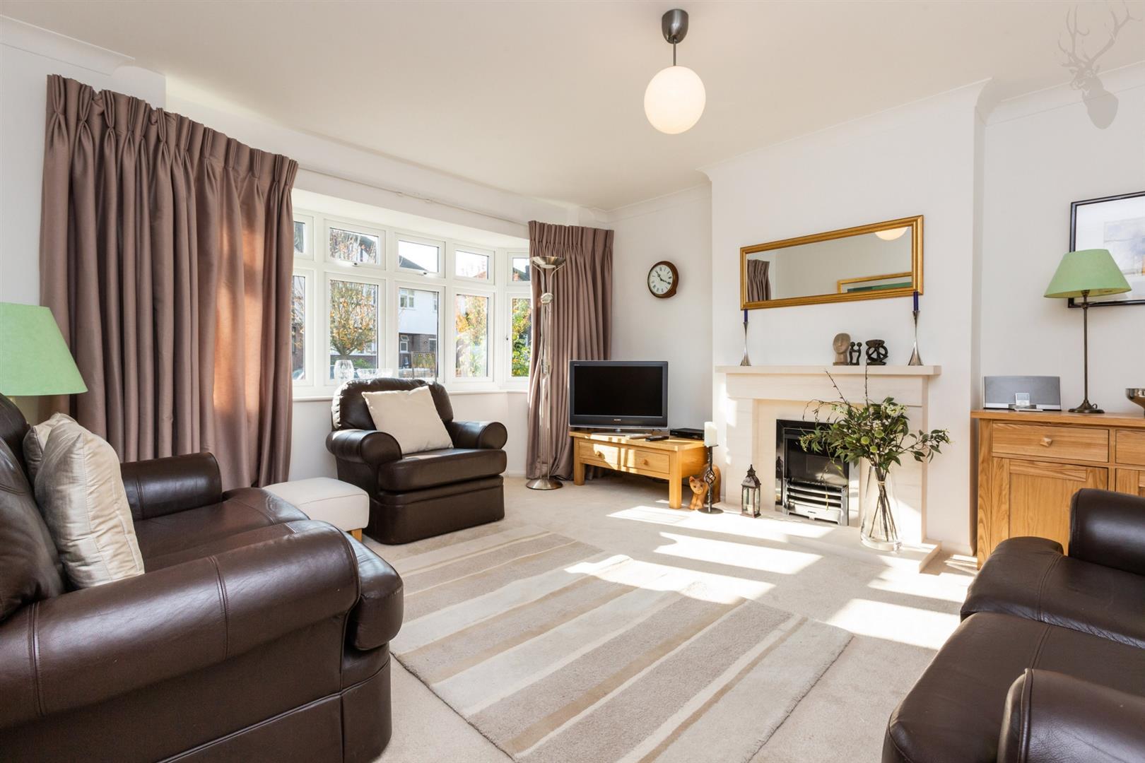 Property For Sale Dukes Avenue, Theydon Bois, CM16 4 Bedroom House