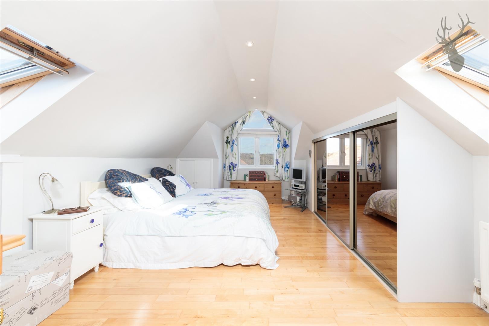 Property For Sale Stewards Close, Epping, CM16 3 Bedroom House