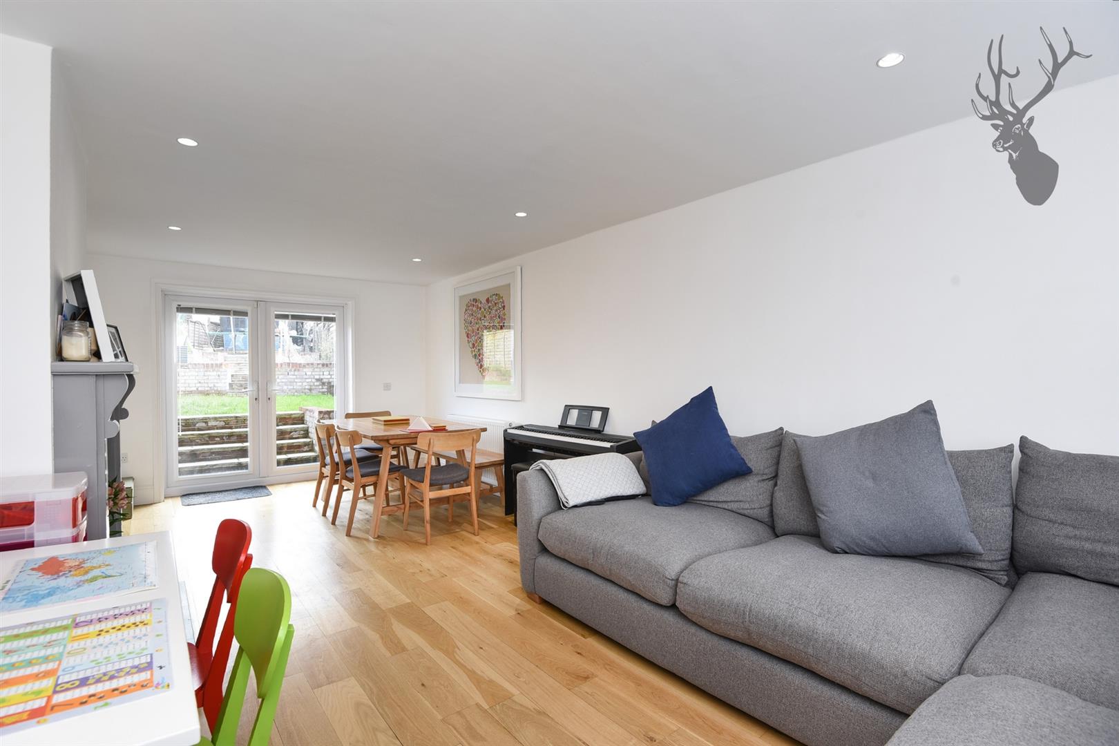 Property For Sale Shaftesbury Road, Epping, CM16 3 Bedroom House