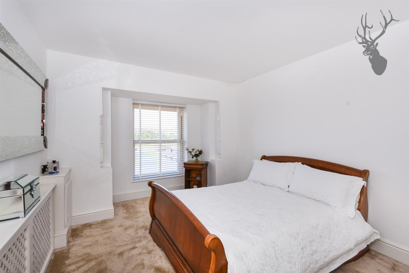 Property For Sale Theydon Park Road, Theydon Bois, CM16 2 Bedroom