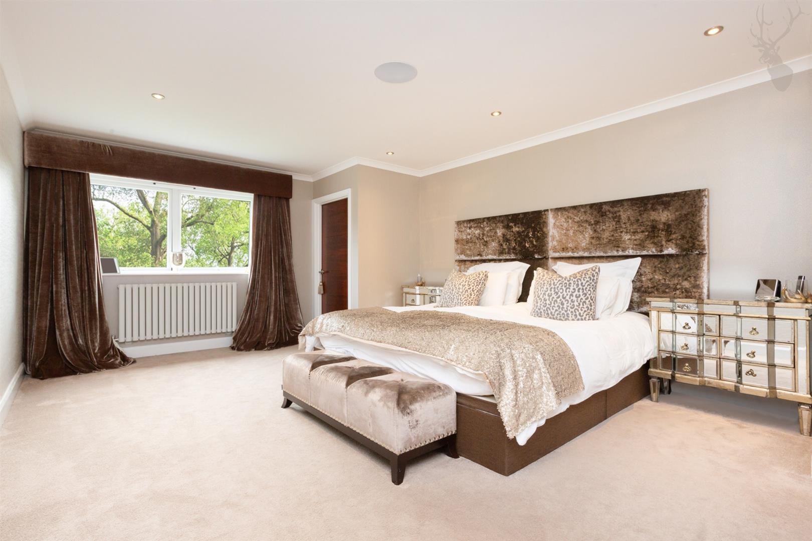 Property For Sale Kendal Avenue, Epping, CM16 5 Bedroom House