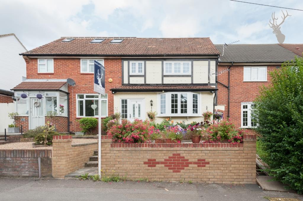 Property For Sale Burney Drive, Loughton, IG10 4 Bedroom House