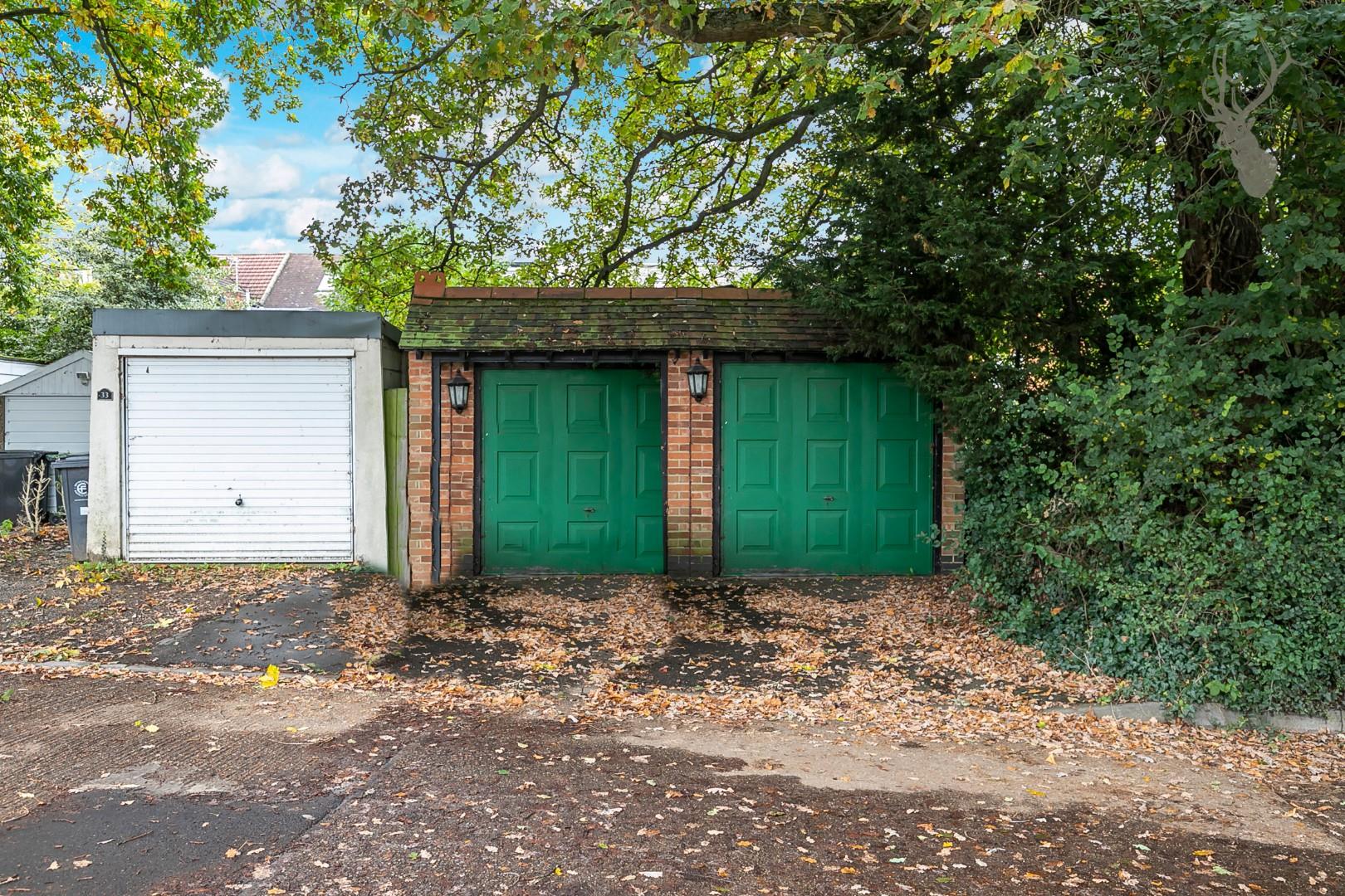 Property For Sale Woburn Avenue, Theydon Bois, CM16 3 Bedroom House