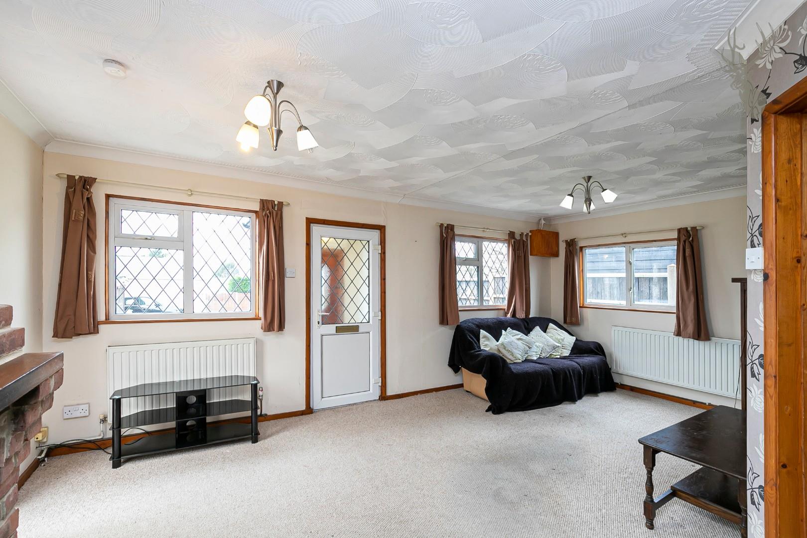 Property For Sale Curtis Mill Lane, Stapleford Abbotts, RM4 2 Bedroom