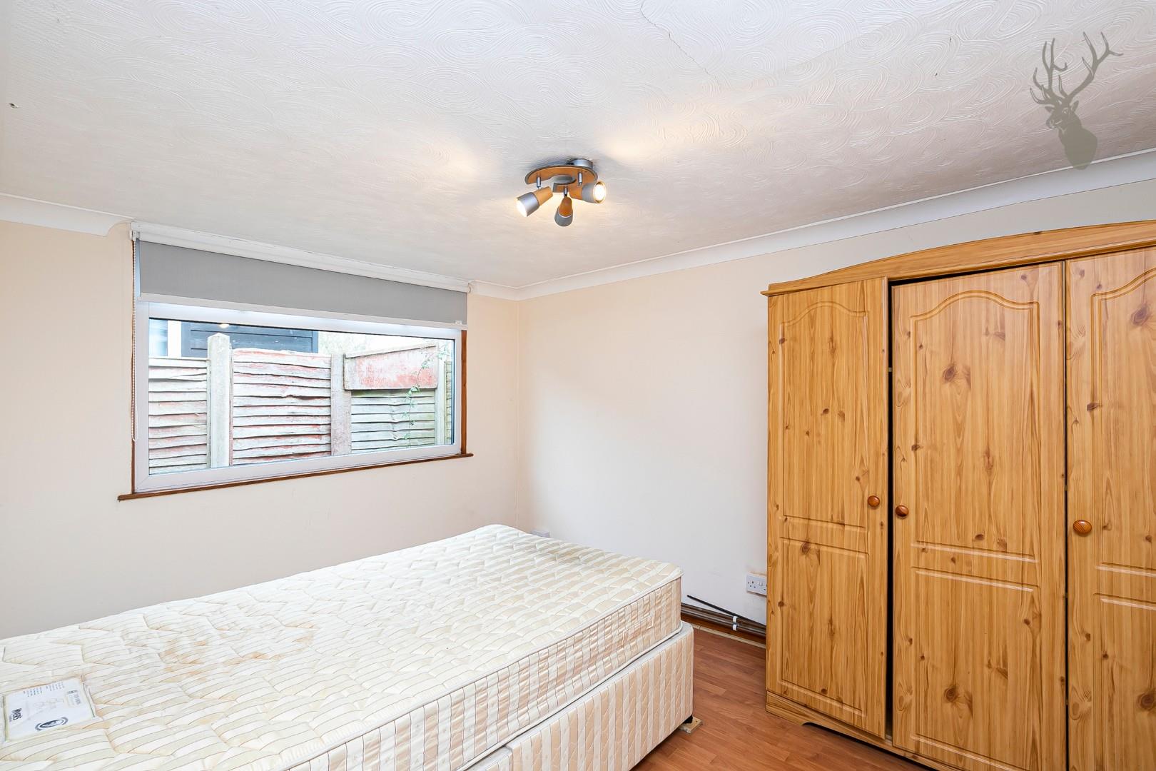 Property For Sale Curtis Mill Lane, Stapleford Abbotts, RM4 2 Bedroom