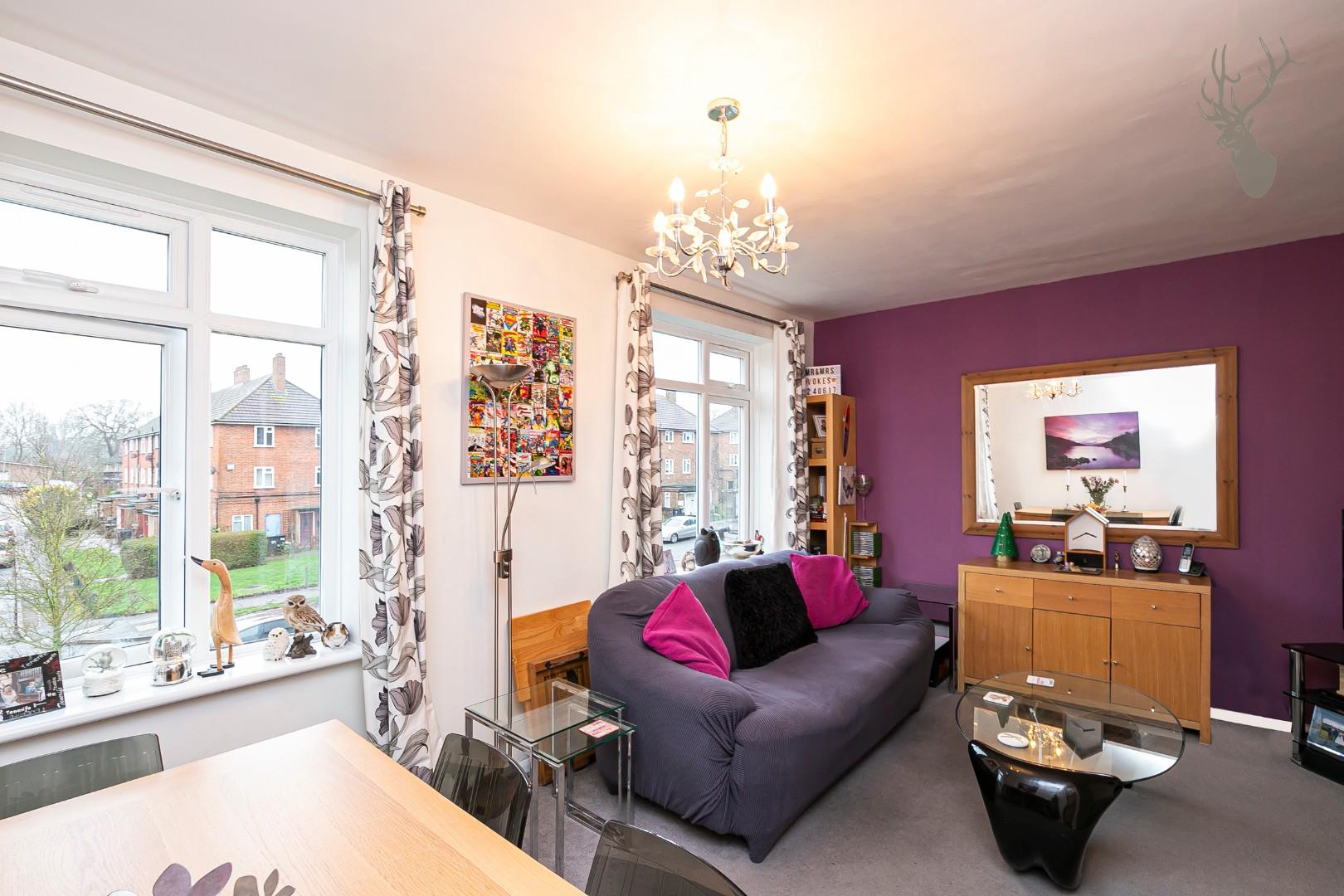 Property For Sale Hillyfields, Loughton, IG10 2 Bedroom