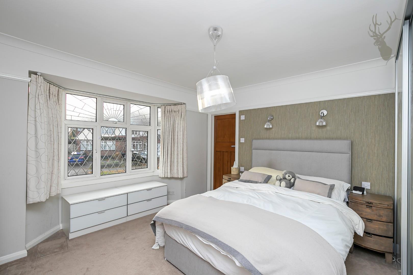 Property For Sale Crescent, Theydon Bois, CM16 4 Bedroom House