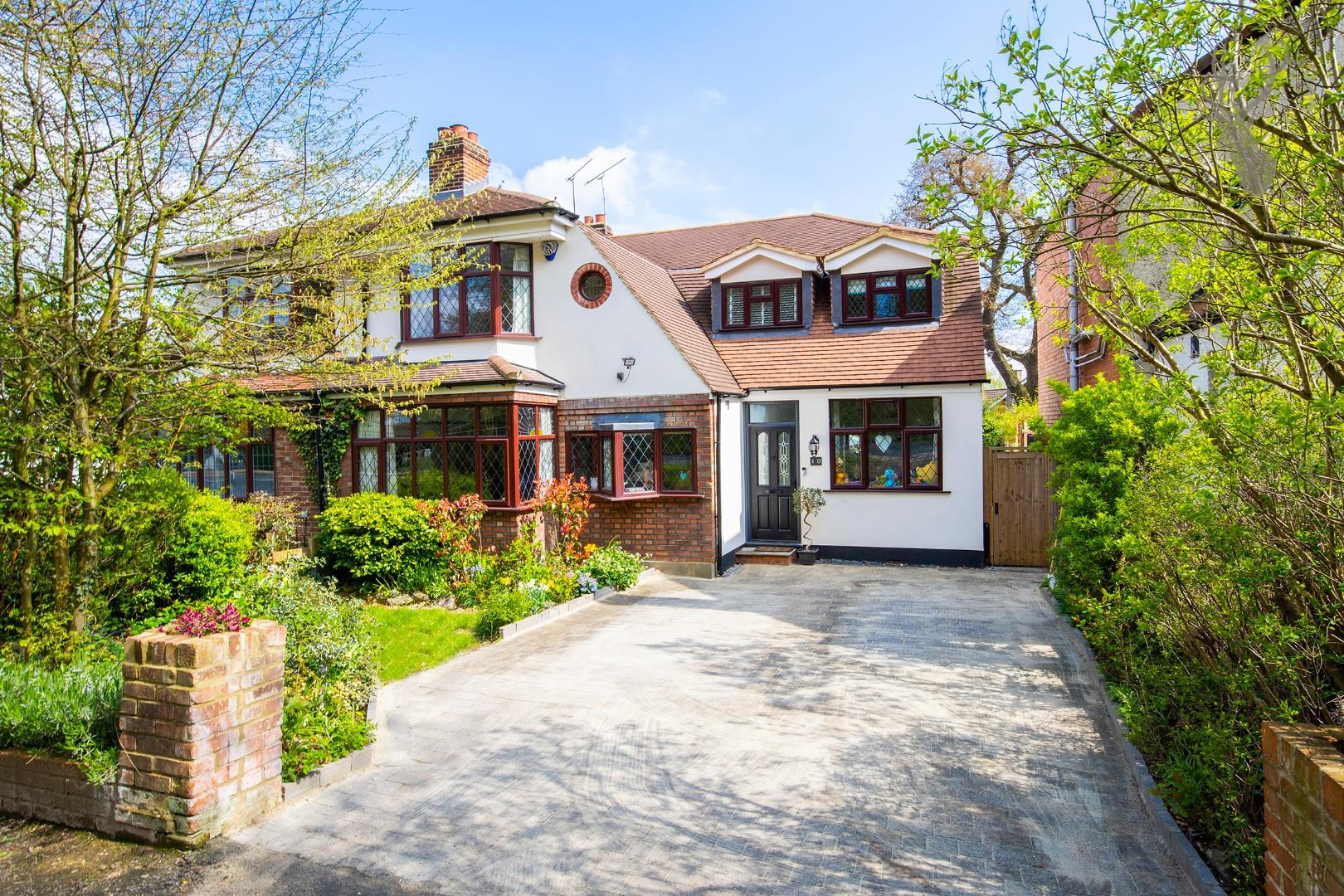 Property For Sale Piercing Hill, Theydon Bois, CM16 4 Bedroom House