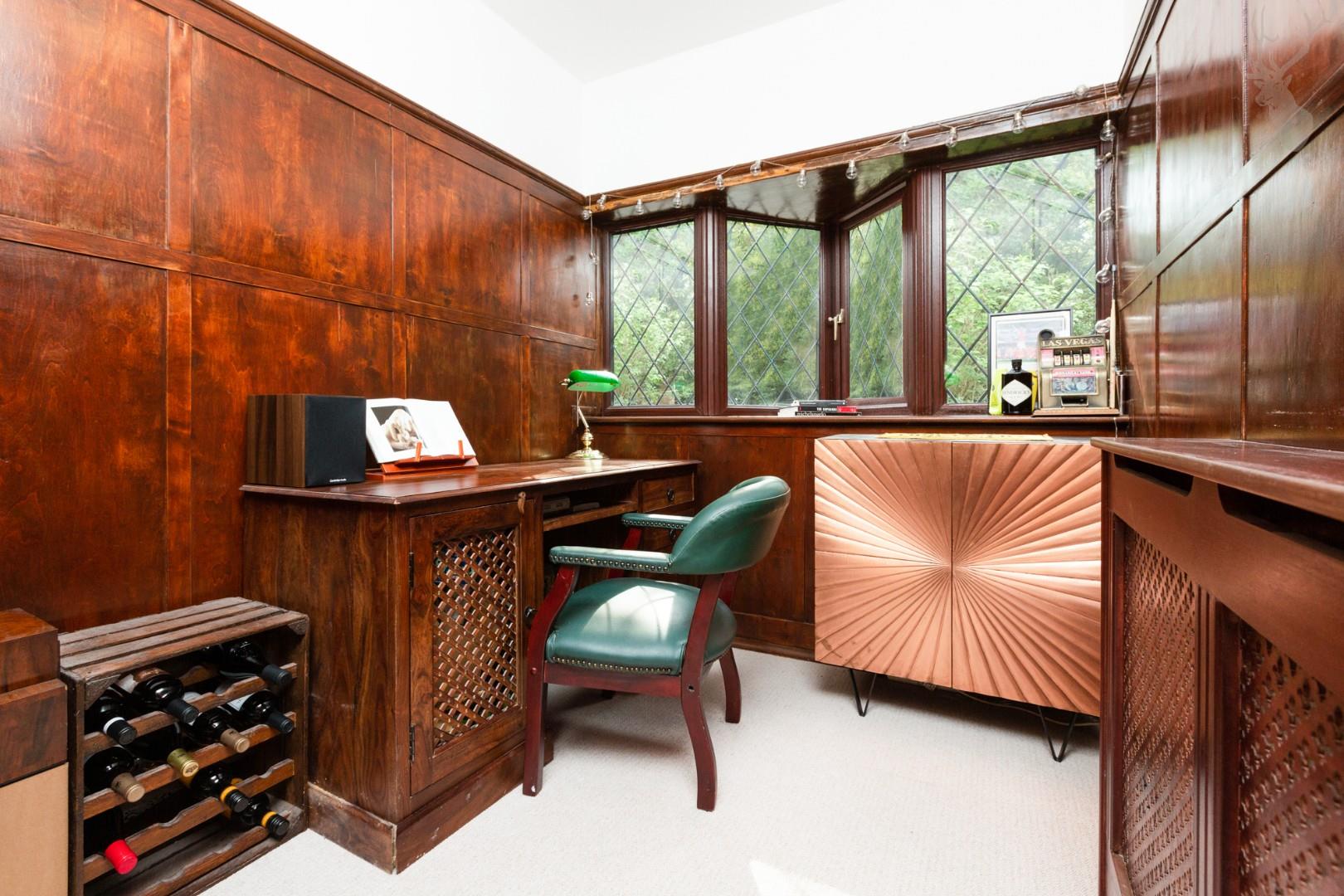 Property For Sale Piercing Hill, Theydon Bois, CM16 4 Bedroom House