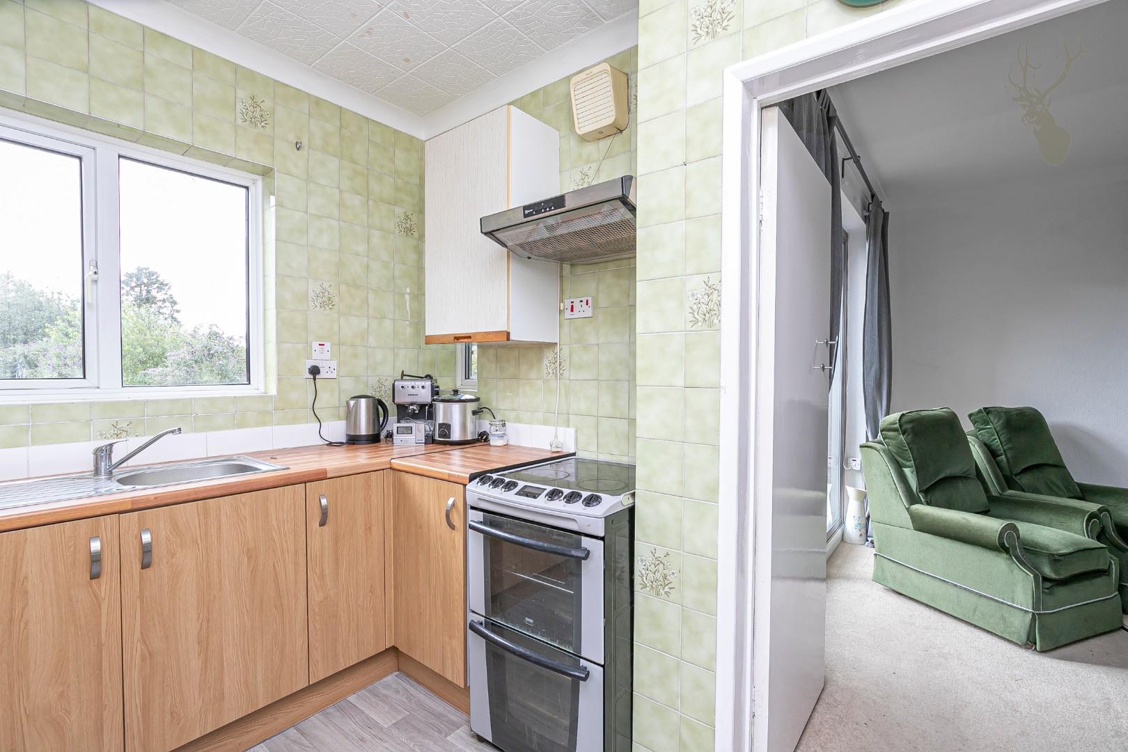 Property For Sale Woodland Way, Theydon Bois, CM16 3 Bedroom House