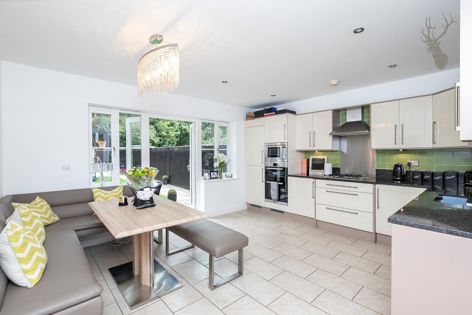Property For Sale Bradfords Close, Buckhurst Hill, IG9 3 Bedroom