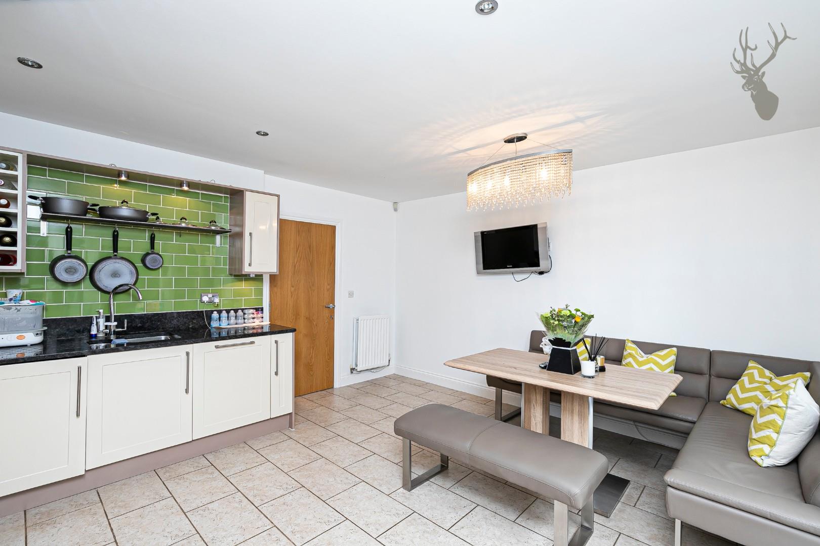 Property For Sale Bradfords Close, Buckhurst Hill, IG9 3 Bedroom