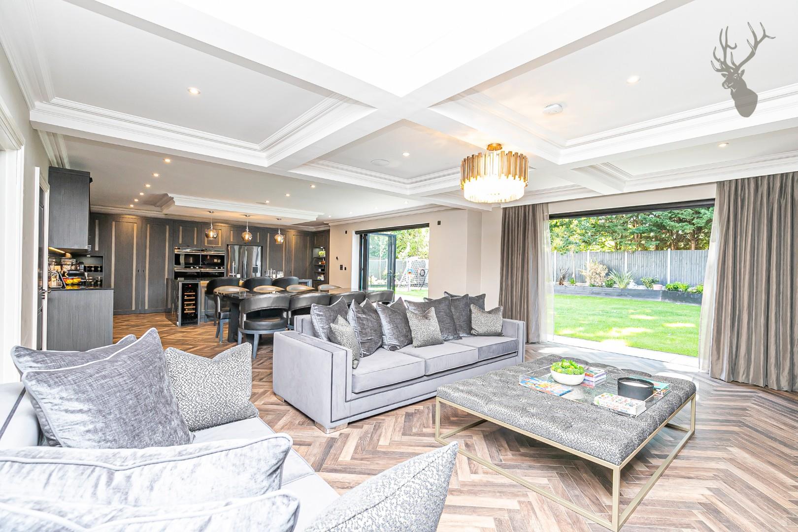 Property For Sale Kendal Avenue, Epping, CM16 6 Bedroom House