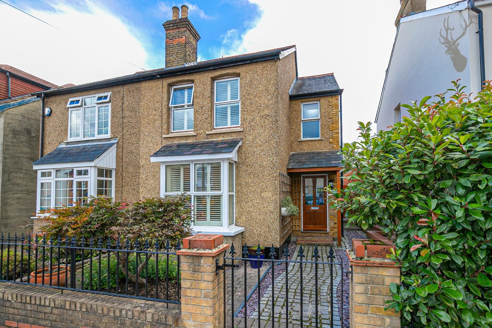 Property For Sale Woburn Avenue, Theydon Bois, CM16 3 Bedroom House