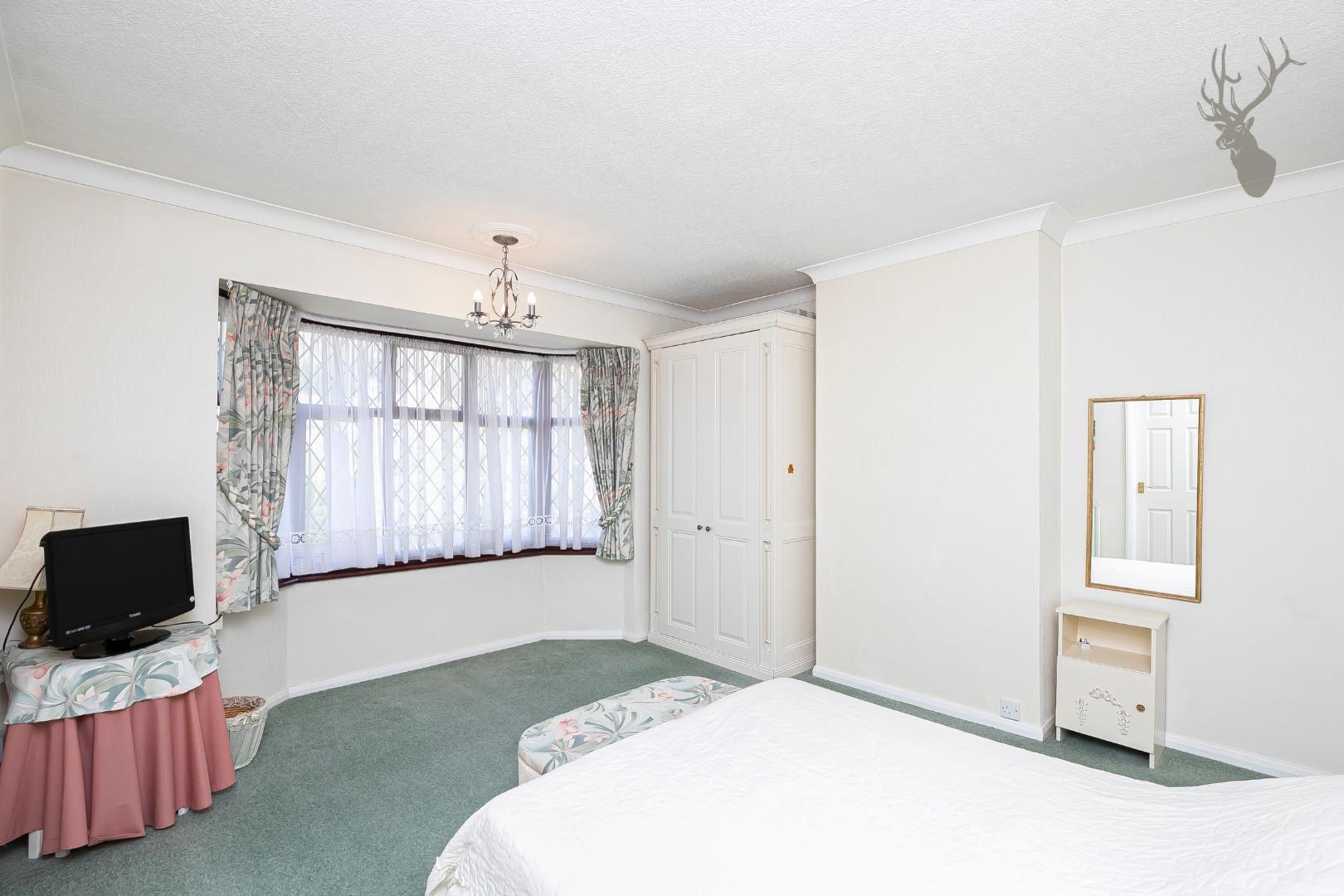 Property For Sale Woodland Way, Theydon Bois, CM16 2 Bedroom House