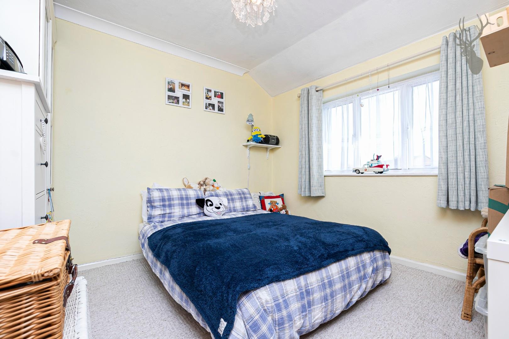 Property For Sale Theydon Park Road, Theydon Bois, CM16 2 Bedroom