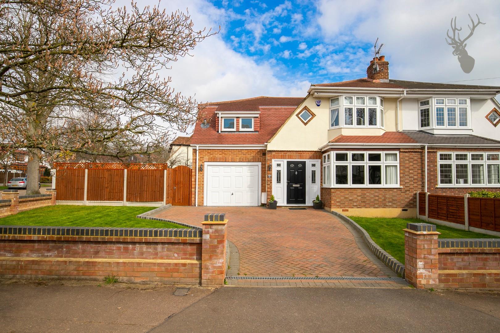 Property For Sale Crescent, Theydon Bois, CM16 3 Bedroom House