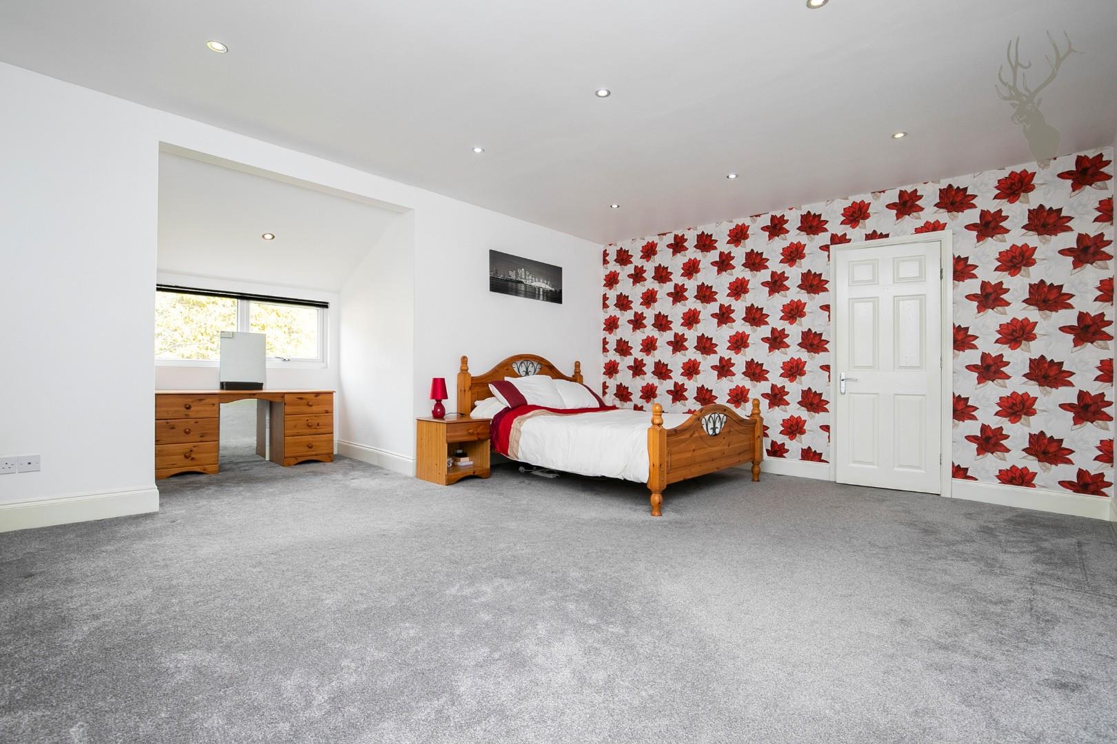 Property For Sale Crescent, Theydon Bois, CM16 3 Bedroom House