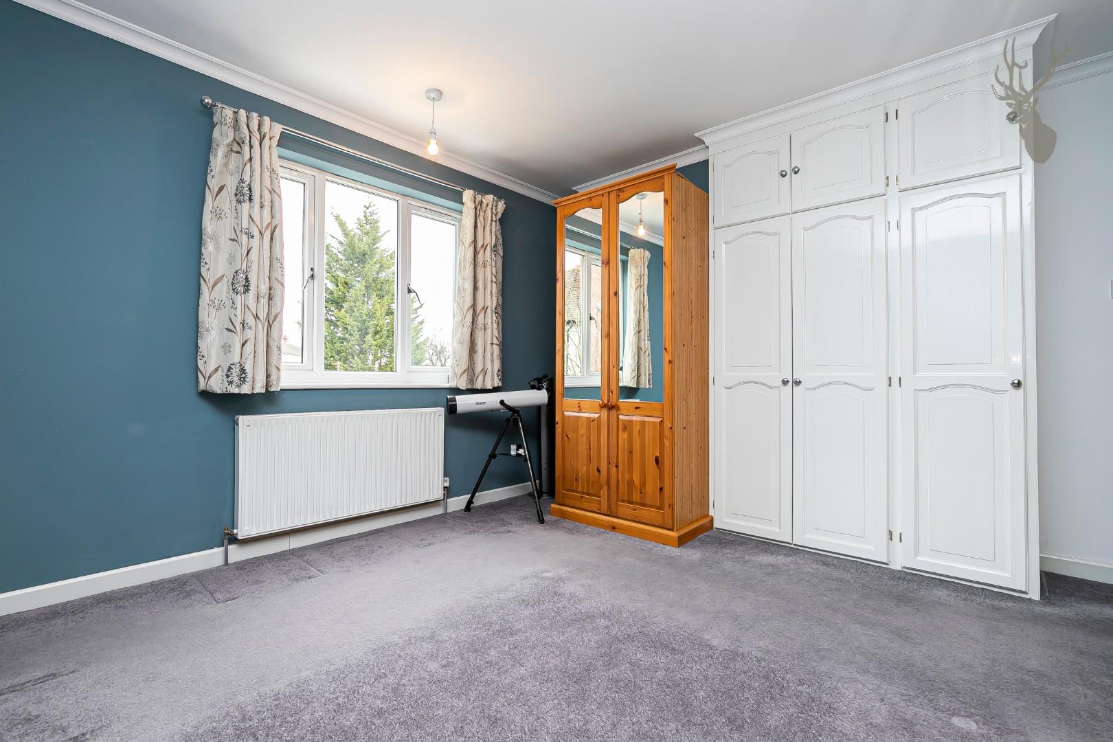 Property For Sale Crescent, Theydon Bois, CM16 3 Bedroom House