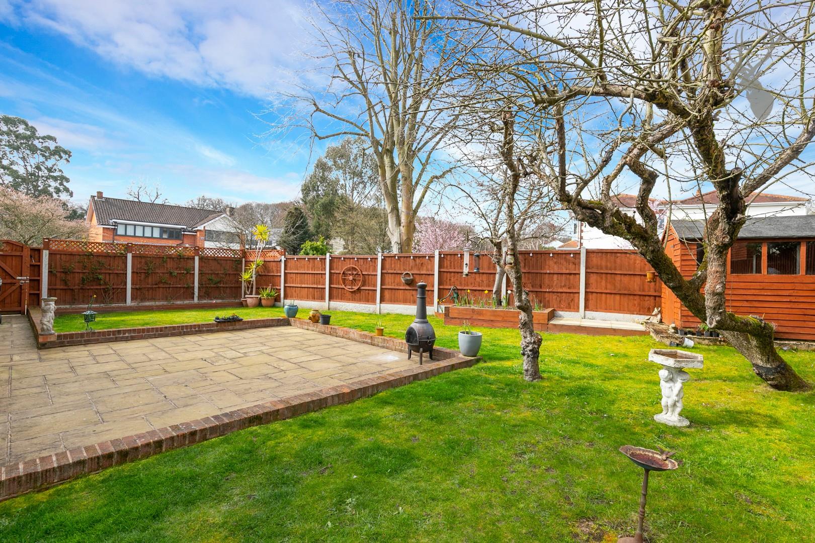 Property For Sale Crescent, Theydon Bois, CM16 3 Bedroom House