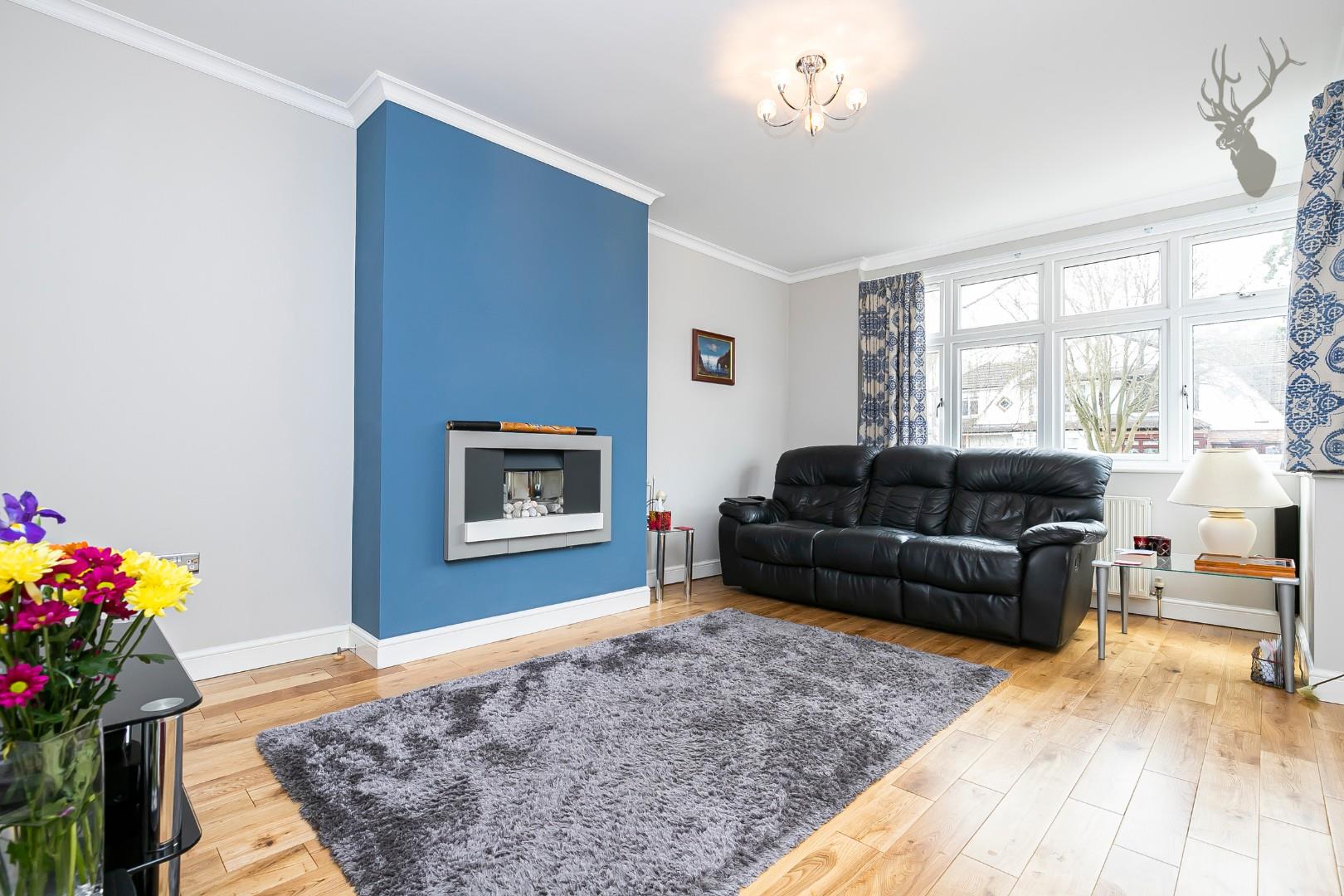 Property For Sale Crescent, Theydon Bois, CM16 3 Bedroom House