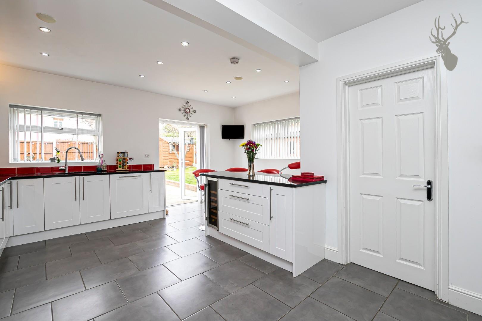 Property For Sale Crescent, Theydon Bois, CM16 3 Bedroom House