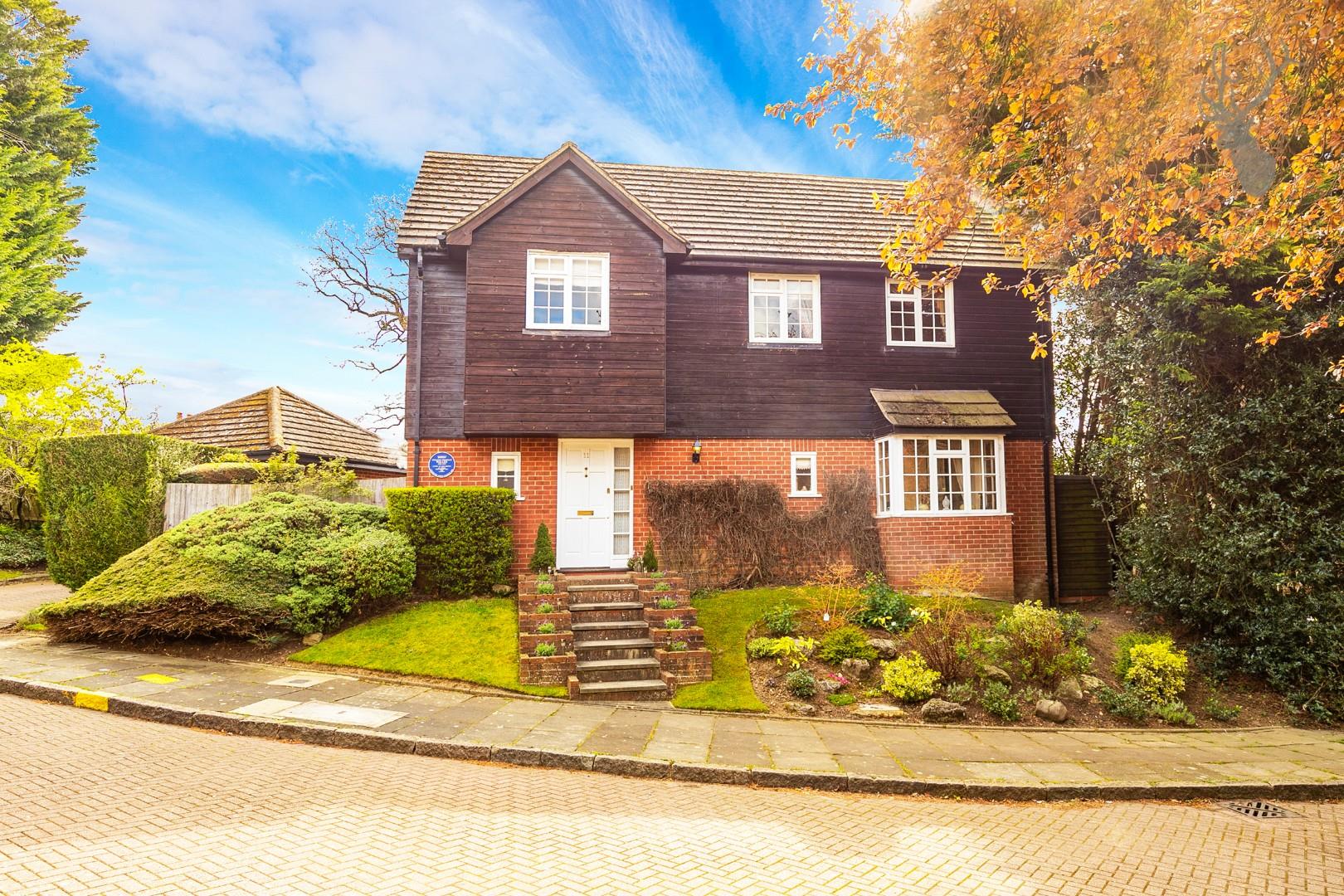 Property For Sale Wallers Hoppet, Loughton, IG10 4 Bedroom House