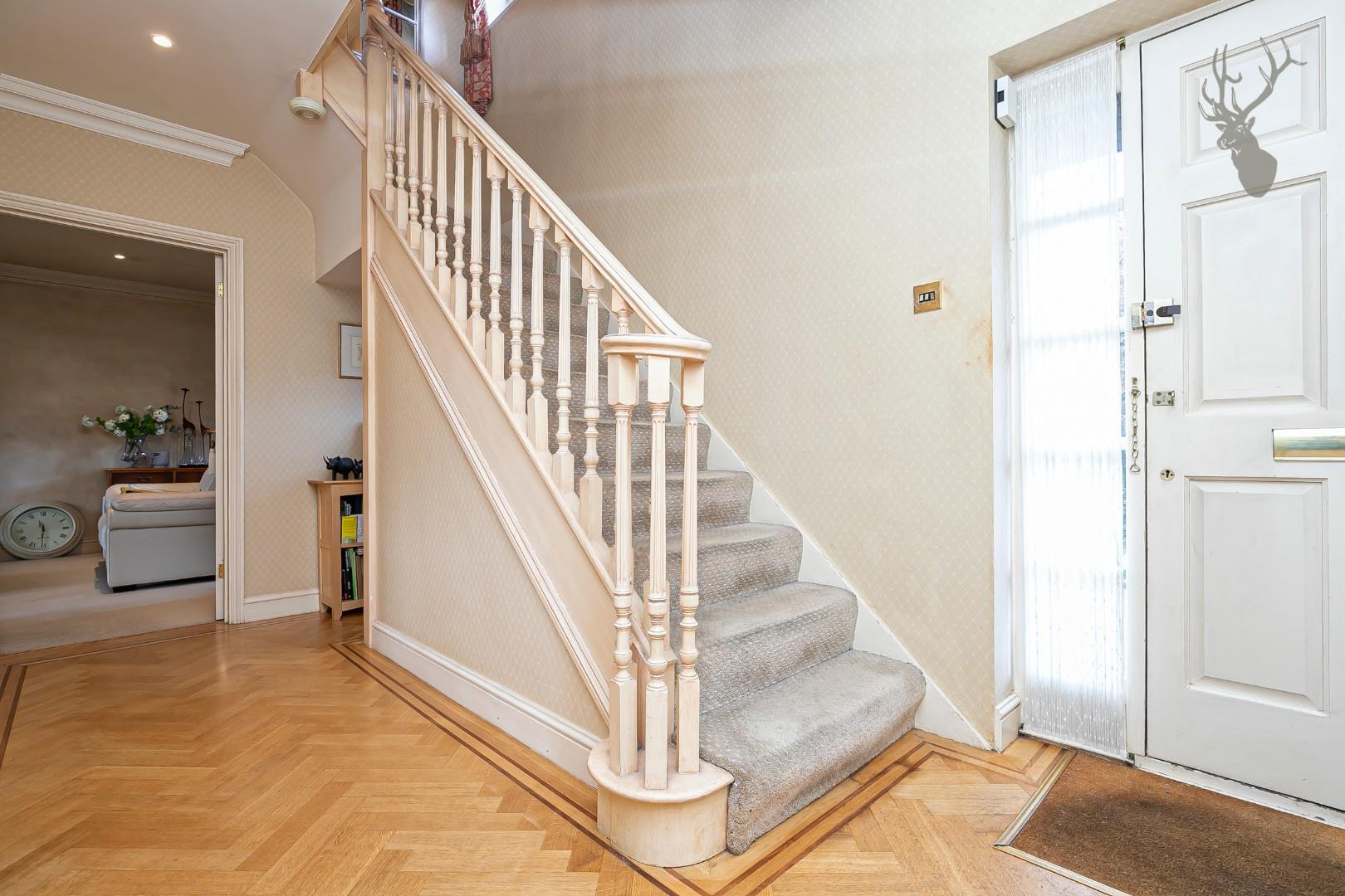 Property For Sale Wallers Hoppet, Loughton, IG10 4 Bedroom House